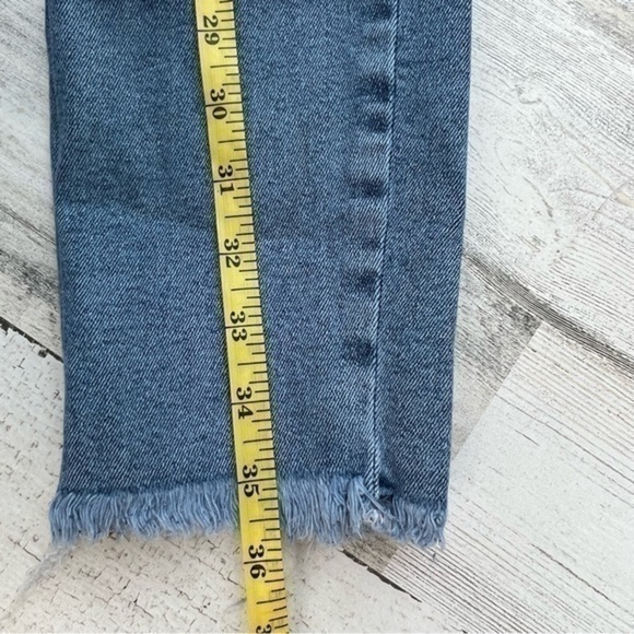 Free People Jeans Size 30 Woman’s 5-pocket style Raw Hem Light Wash Blue - Picture 10 of 12